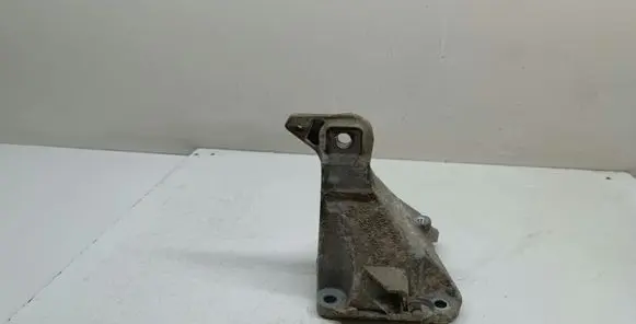 Engine mounting bracket