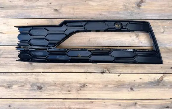 Front fog light trim/grill