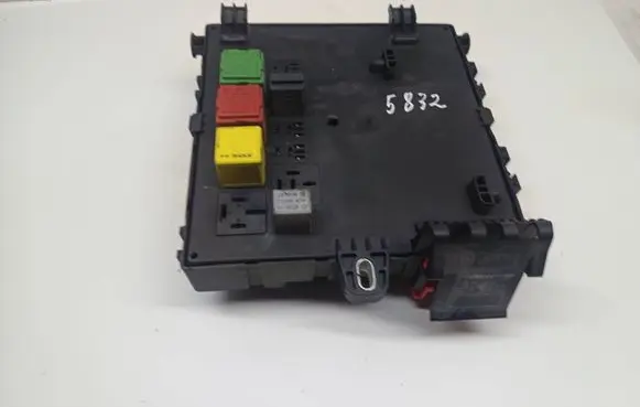 Opel Vectra C Fuse module 460023260