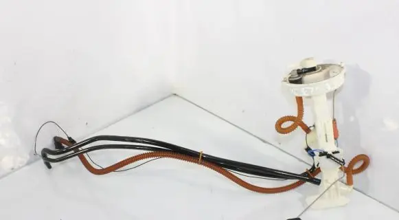 BMW X6 E71 Fuel level sensor 7181082 8108228200044