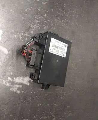 Audi A4 S4 B6 8E 8H Tow bar trailer control unit/module 8E0907383 5DS00840800