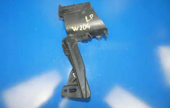 Mercedes-Benz C W204 Front bumper mounting bracket