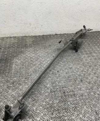 Opel Zafira B Front wiper linkage and motor