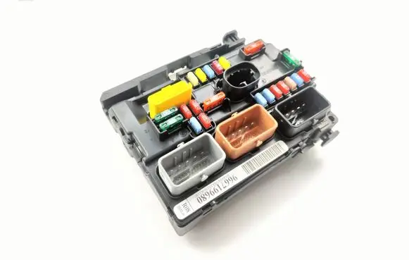 Peugeot 207 Fuse module 9667199680