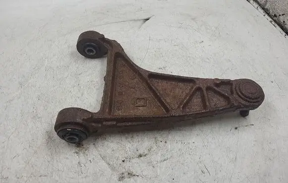 Renault Kangoo I Front lower control arm/wishbone 9561906