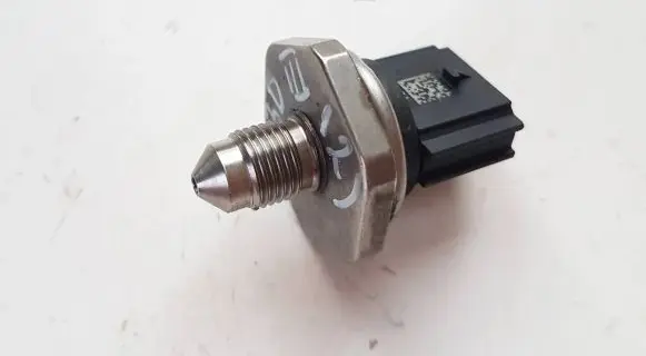 Hyundai i30 Fuel pressure sensor 353422M400 9022060007