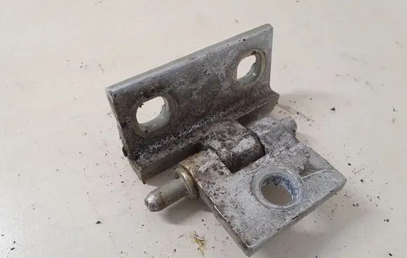 Volvo XC90 Rear door lower hinge
