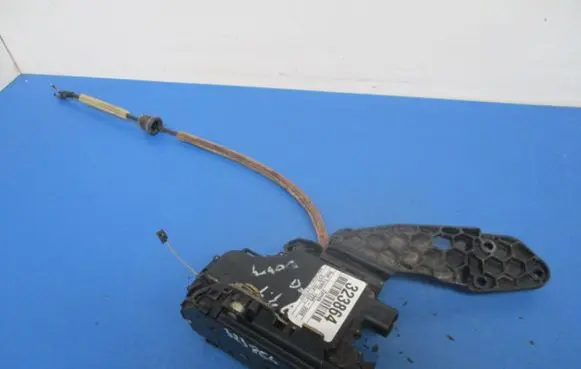 Seat Toledo II (1M) Rear door lock