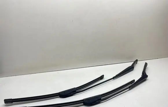 BMW X3 E83 Front wiper blade arm 7051668