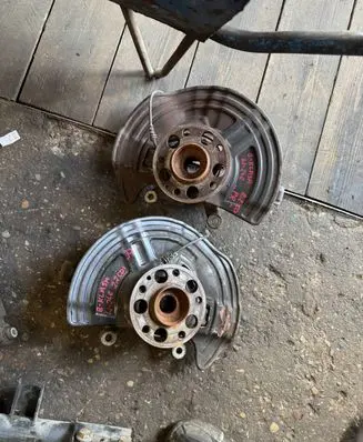 Mercedes-Benz B W246 W242 Front wheel hub spindle knuckle 1346543
