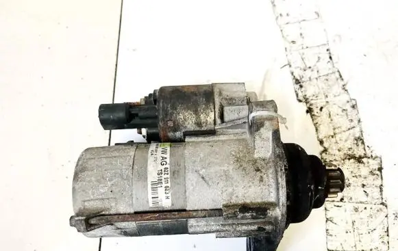 Volkswagen PASSAT B6 Starter motor 02Z911023H