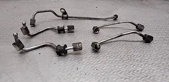 Honda CR-V Fuel injector supply line/pipe