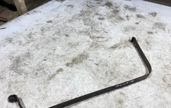Fuel tank mounting bracket