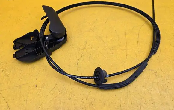 Audi A3 S3 8V Engine bonnet/hood lock release cable 8V1823535A 8T1823633