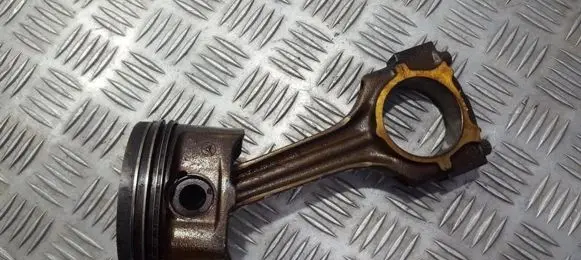 Mercedes-Benz E W124 Piston with connecting rod