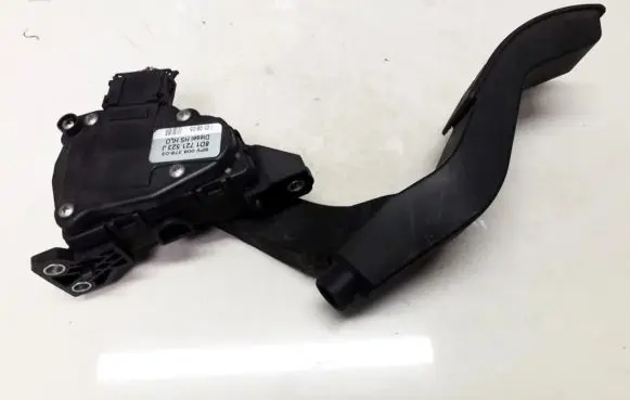Volkswagen PASSAT B5.5 Accelerator throttle pedal 8d1721523j 6pv00837603