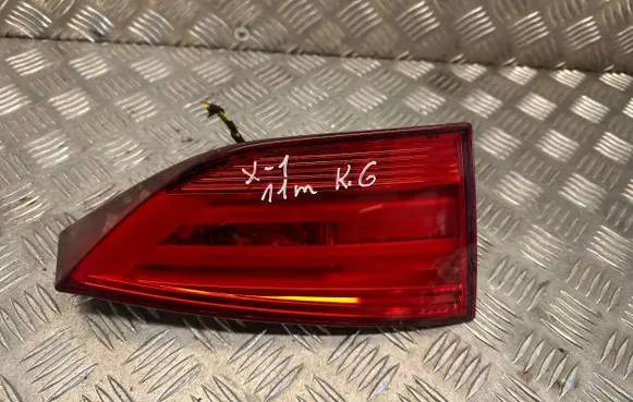 Tailgate rear/tail lights