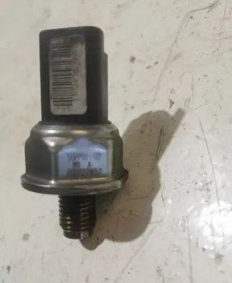 Fuel pressure sensor