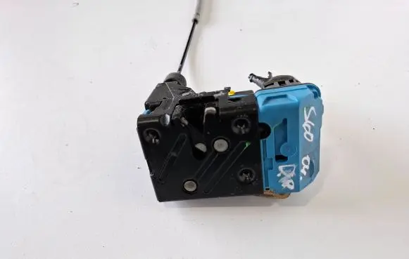 Volvo S60 Front door lock 30699350