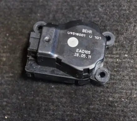 Opel Astra J Air flap motor/actuator U9518001