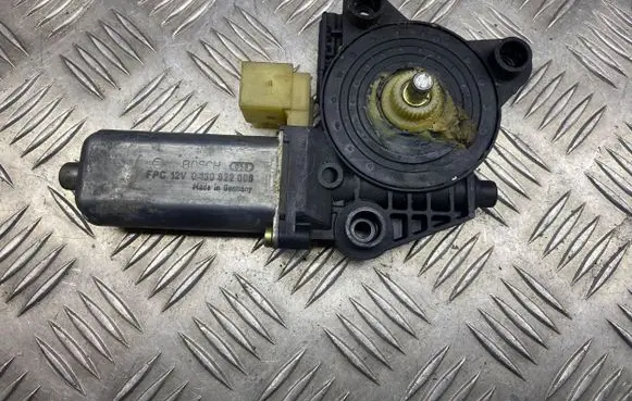 Mercedes-Benz C W203 Rear door window regulator with motor 0130822008