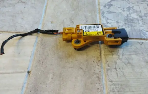 Opel Signum Airbag deployment crash/impact sensor 13102028 BKS000060P4