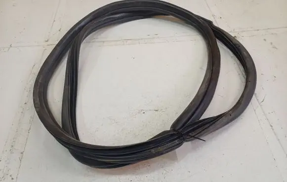 Ford Mondeo Mk III Rubber seal rear door 