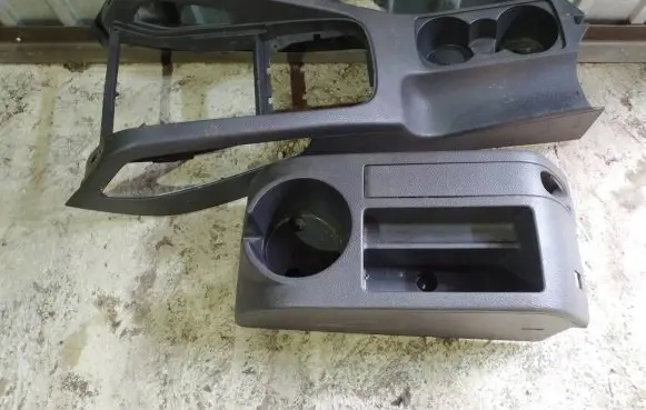 Volkswagen Golf V Center console