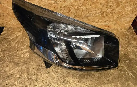 Opel Vivaro Headlight/headlamp 95517217 260102650R 011565065