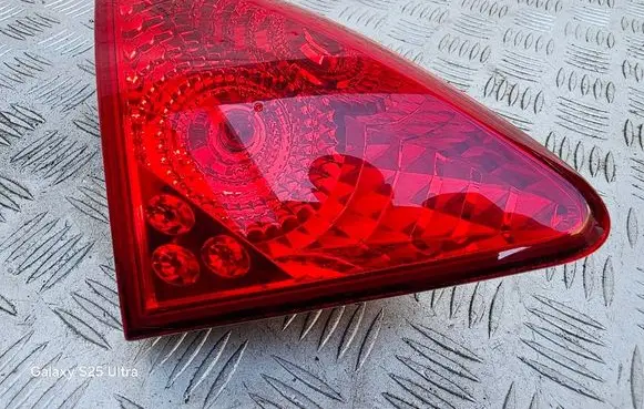 Tailgate rear/tail lights