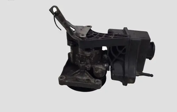 Mercedes-Benz E W212 Power steering pump A0064667801 7693900525
