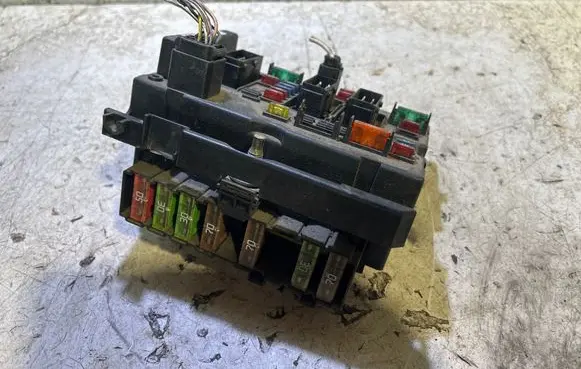 Citroen C4 I Fuse module 9650664180 BSMB2 33680343