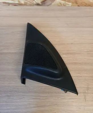 Front door high frequency speaker