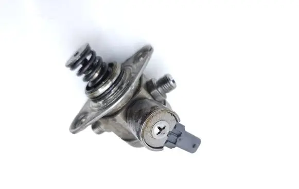 BMW 3 F30 F35 F31 Fuel injection high pressure pump 8604231