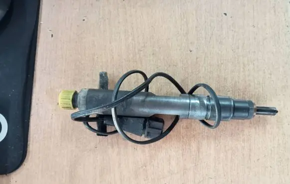 Volkswagen II LT Fuel injector 074130202A