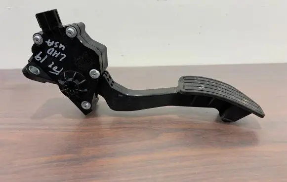 Subaru Forester SK Accelerator throttle pedal 36010FL021 1988001171 01C31C00873