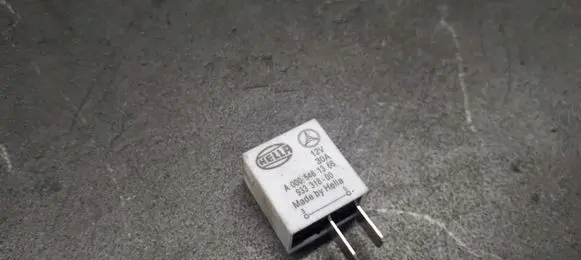 Mercedes-Benz E W211 Fuel pump relay a0005461366