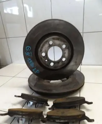 Volkswagen Golf IV Front brake disc