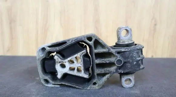 Mercedes-Benz B W246 W242 Gearbox mounting bracket 2462401209 A2462401209