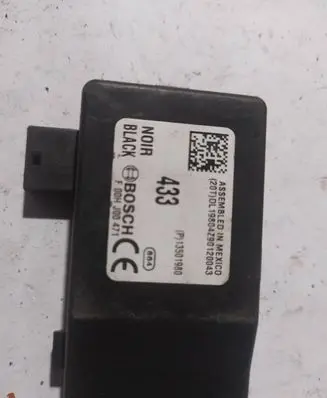 Opel Insignia A Door central lock control unit/module 13501980 00H100471