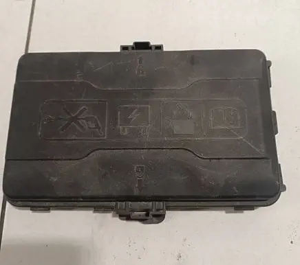 Opel Insignia B Fuse box cover Ppp25 Delphi
