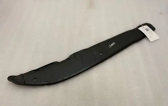 Maserati Levante Fender end trim 670032469