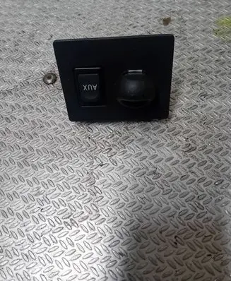 Toyota Avensis T270 AUX in-socket connector 8619005010 CALS6870G