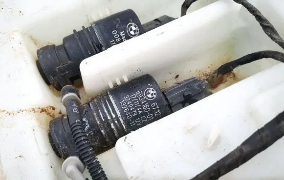 BMW 5 F10 F11 Windscreen/windshield washer pump 6712693416001