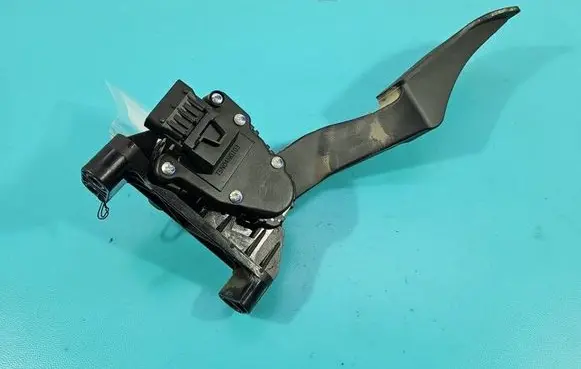 Opel Zafira B Accelerator throttle pedal IMPRK1517000