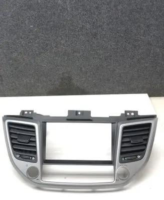 Hyundai Tucson TL Dash center air vent grill 84740D7900