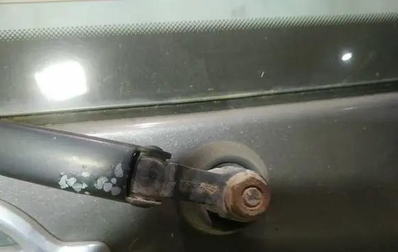 Nissan Almera Tino Rear window wiper motor