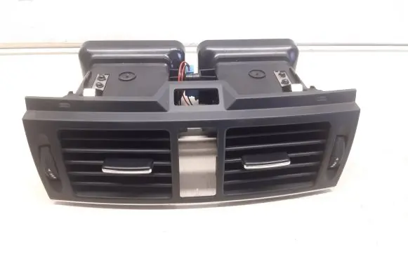 Mercedes-Benz C W204 Dash center air vent grill