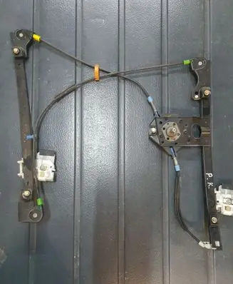Volkswagen Golf III Front door manual window regulator 