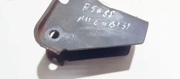 Mitsubishi Carisma Engine mounting bracket